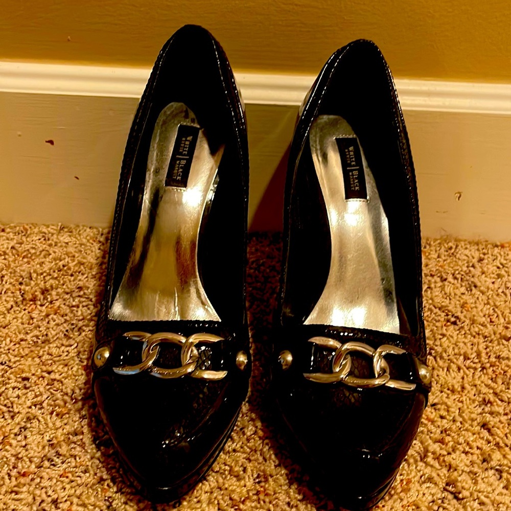 Black White House Black Market Closed Toed heels